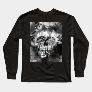 Memento mori skull flower petals black and white painting Long Sleeve T-Shirt